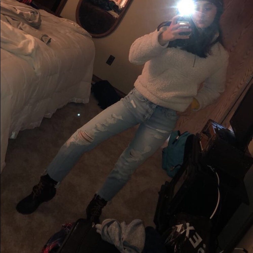 Mom Jeans - Picture 2 of 5